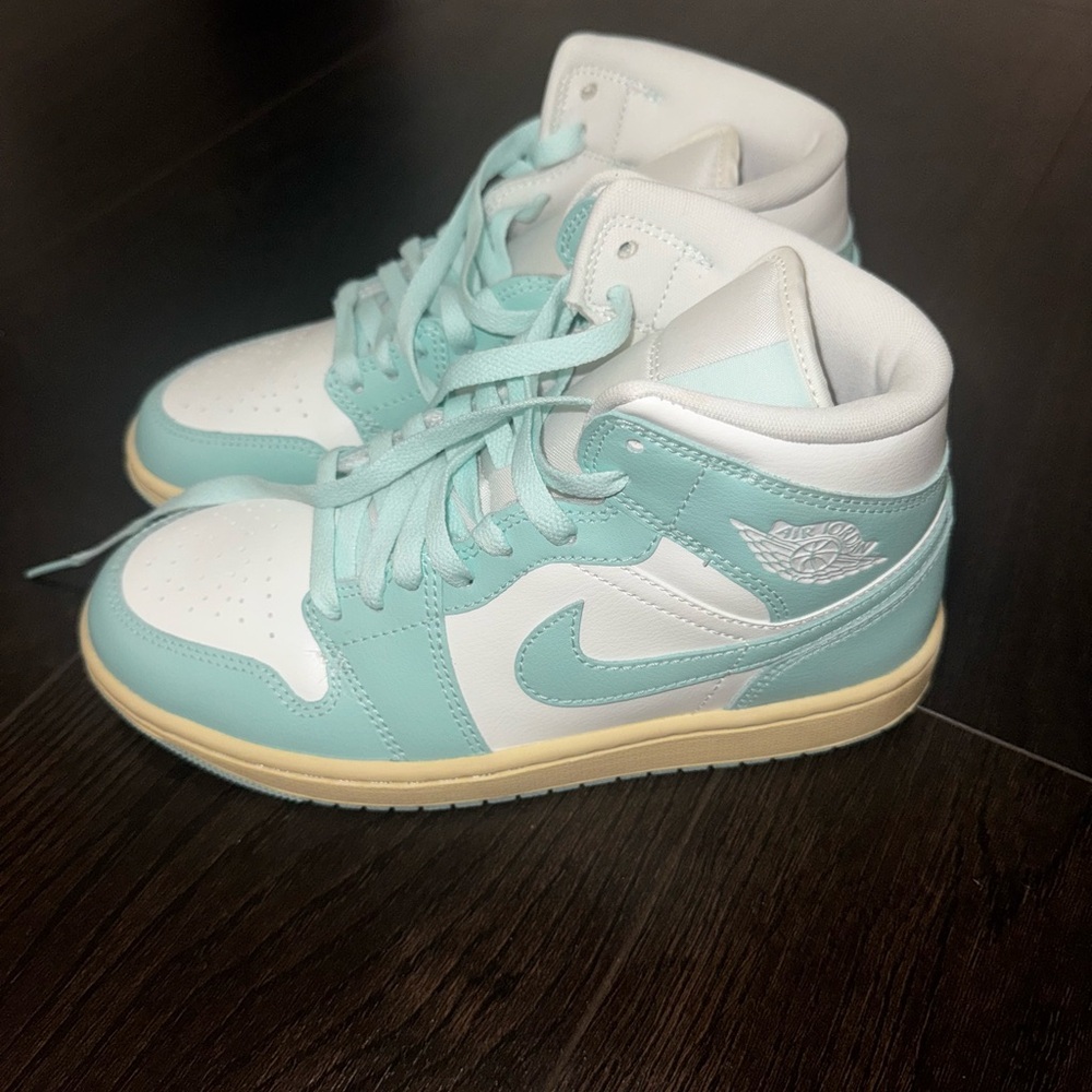 Nike woman Air Jordan 1 Mid "Sail/Light Dew/Muslin" sneakers.